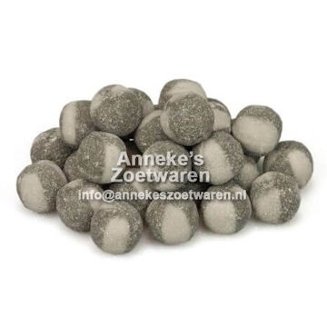 Kogels, Zwart Wit, met Salmiakpoeder per 100 gram Kogels, Zwart Wit, met Salmiakpoeder per 100 gram